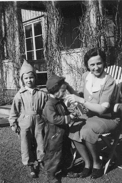 Ingela, Karin, Lene - maj 1941