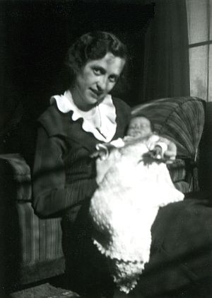 Lene och Mariann den 23 juli 1935