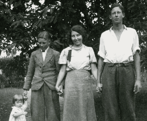 Ansvarige utgivaren med lilla Mariann, red.sekr. samt redaktören. Bilden tagen ca 1936.